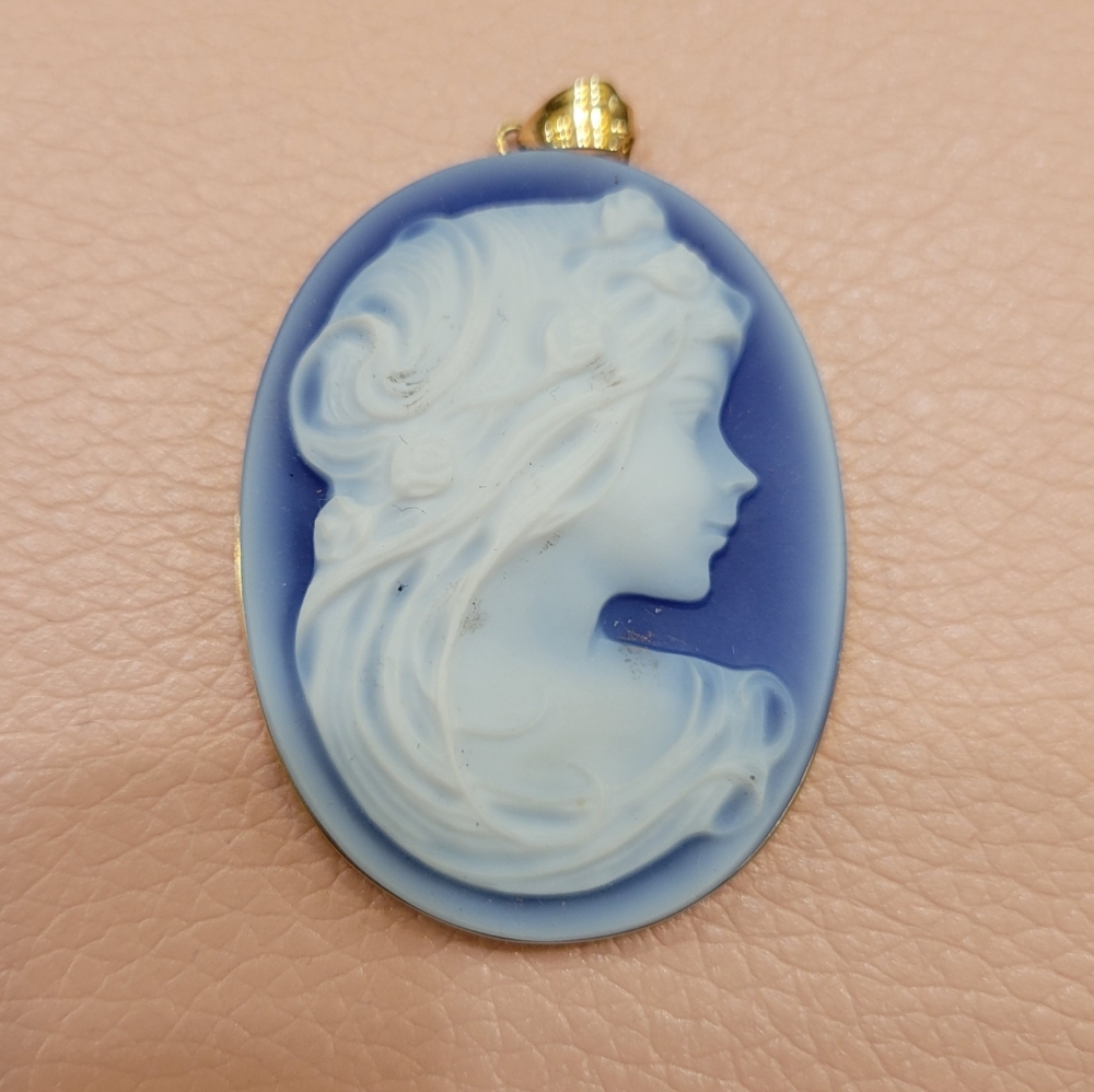 18k Japanese Gold Cameo Pendant
